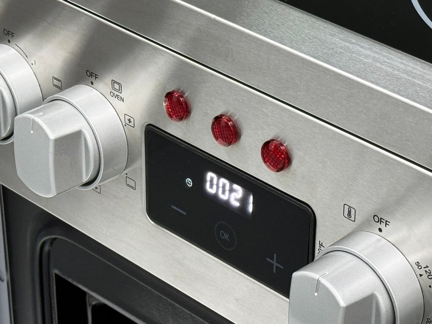 24" Ceramic Range with Touch Oven Control supporting product visual 3
